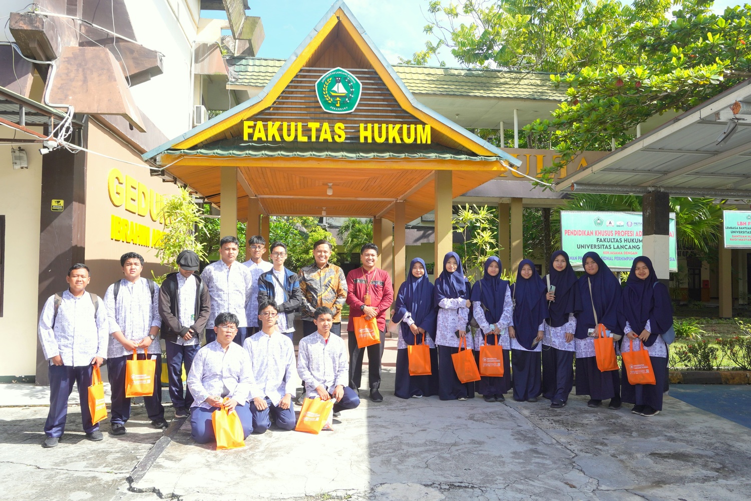 Kunjungan Edukasi ke Fakultas Hukum Unilak, Siswa SMA IT Al-Ittihad Pekanbaru Dibuka Wawasan tentang Ilmu Hukum