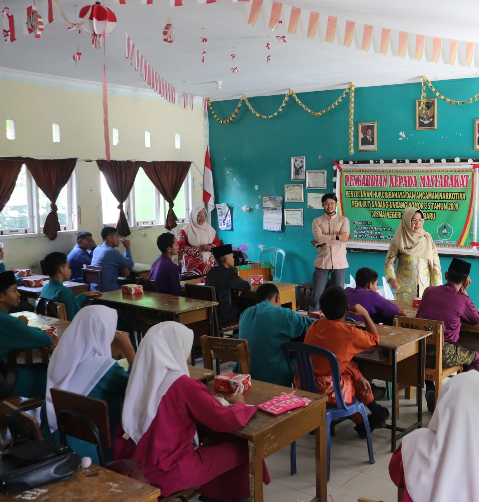 Dosen Fakultas Hukum UNILAK Berikan Penyuluhan Hukum Bahaya dan Ancaman Narkotika di SMA Negeri 16 Pekanbaru