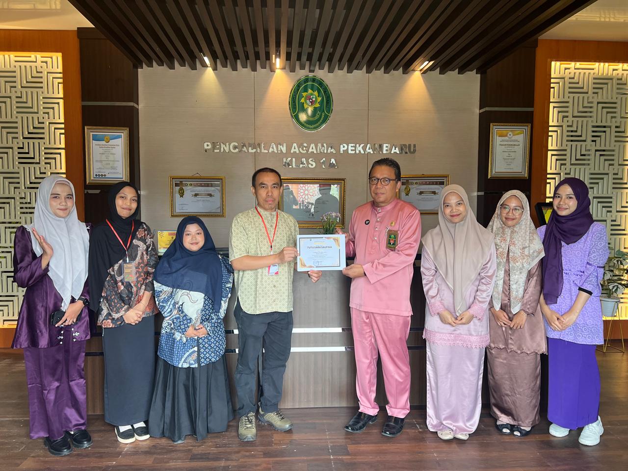 Kaprodi FH Unilak Jemput Mahasiswa Magang di Pengadilan Agama Pekanbaru