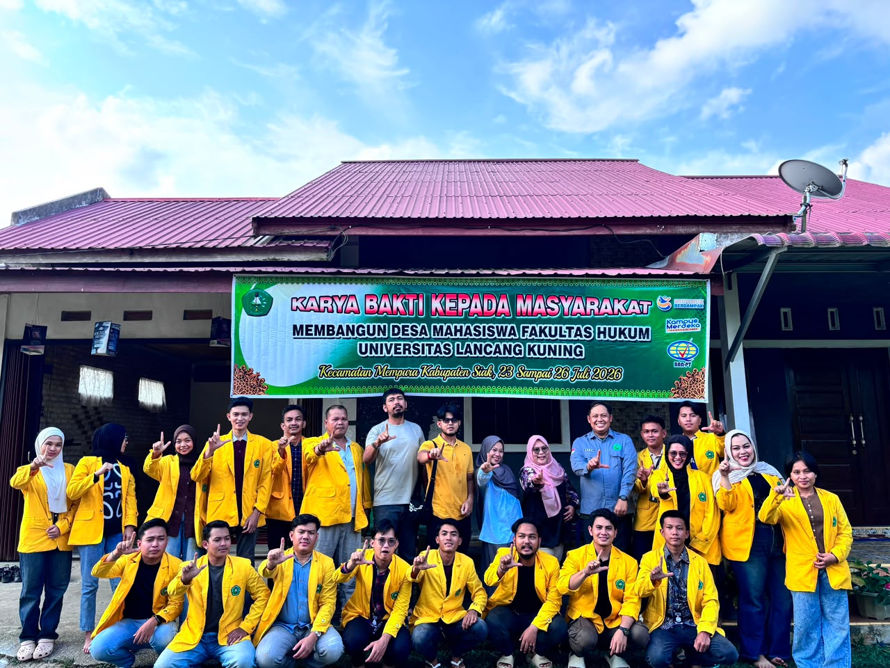 Ketua Pelaksana KBM FH UNILAK Dr. Indra Afrita Lakukan Monitoring ke Posko Kelompok 3 di Kec. Mempura