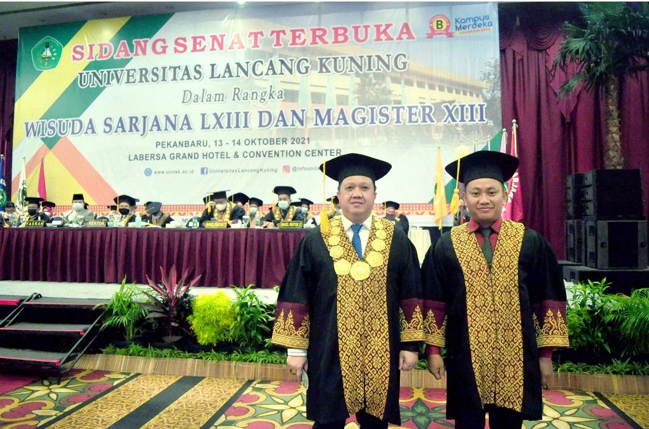 Dekan dan Wakil Dekan 1 Fakultas Hukum Unilak mengikuti Sidang Senat Terbuka Universitas Lancang Kuning/Wisuda