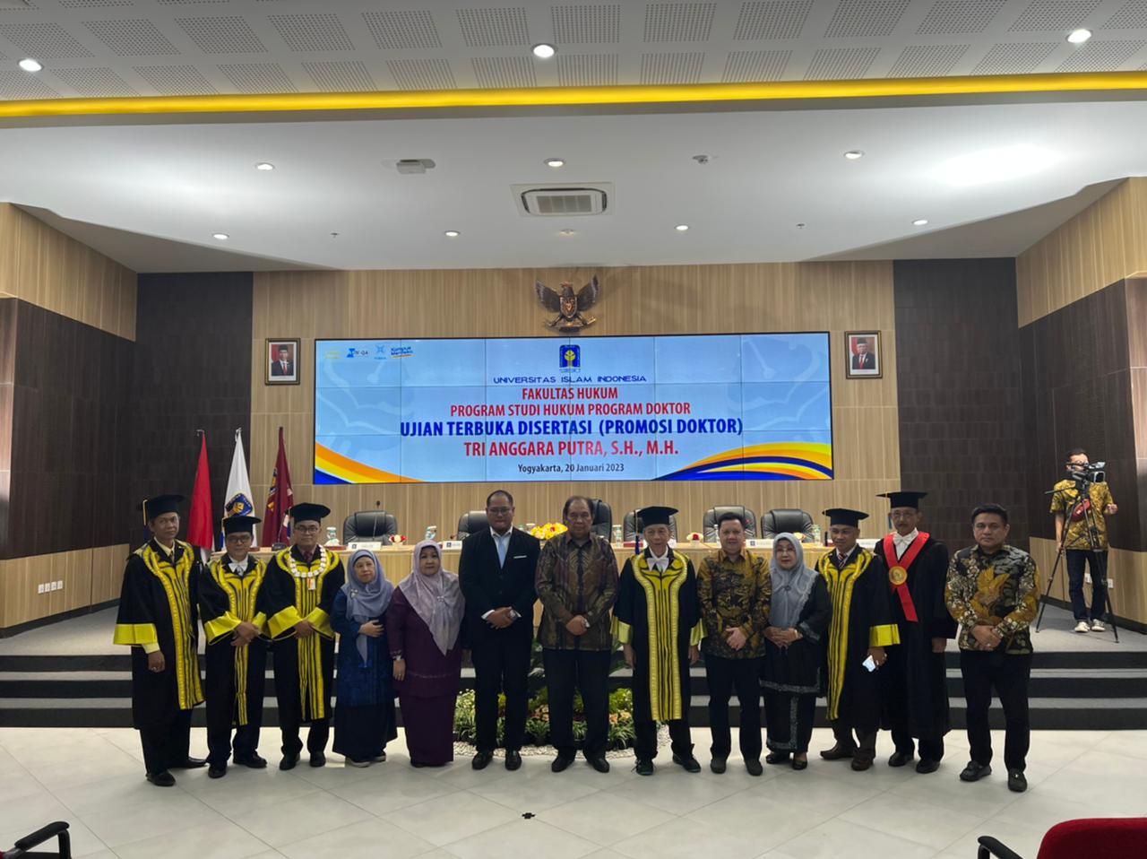 Tri Anggara Putra, SH. MH Dosen FH Unilak Dinyatakan Lulus Sebagai Doktor Ilmu Hukum Di Universitas Islam Indonesia.