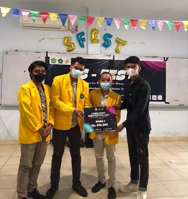 Mahasiswa FH Unilak Juara 1 Lomba Debat Se Kota Pekanbaru