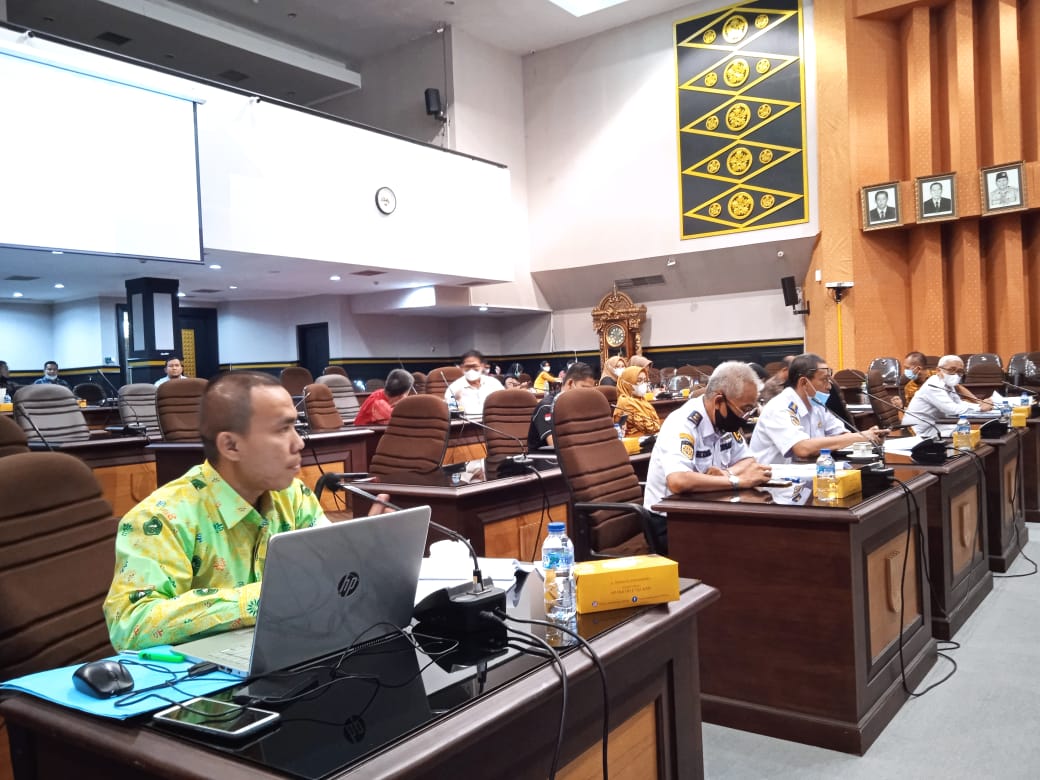 Dosen Fakultas Hukum Universitas Lancang Kuning Robert Libra, S.H., M.H menjadi Tenaga Ahli DPRD Kota Pekanbaru dalam menyusun Rancangan Peraturan Daerah 