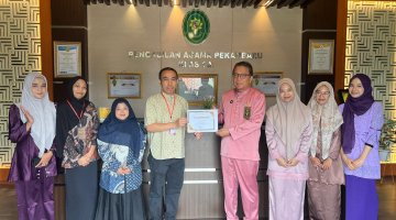 Kaprodi FH Unilak Jemput Mahasiswa Magang di Pengadilan Agama Pekanbaru