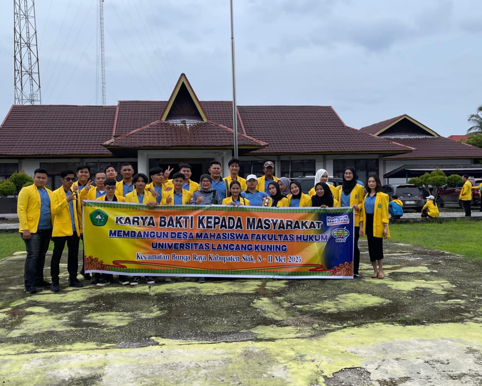 Mahasiswa Fakultas Hukum Universitas Lancang Kuning Melaksanakan Karya Bakti Kepada Masyarakat di Desa Dayang Suri