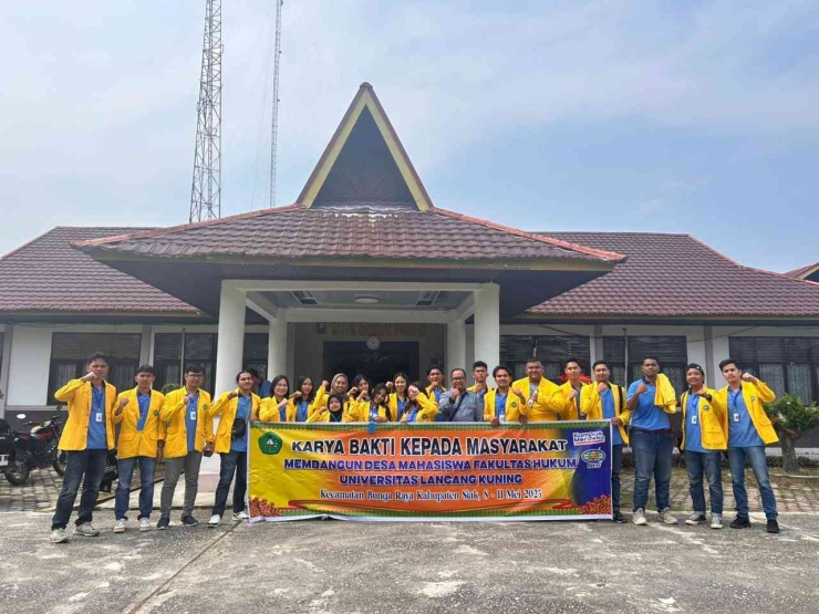 Mahasiswa Karya Bakti Masyarakat (KBM) Kelompok 7 FH UNILAK Memberikan Bantuan Sebagai Wujud Kepedulian Terhadap Pengembangan Kegiatan Kepemudaan Di Desa