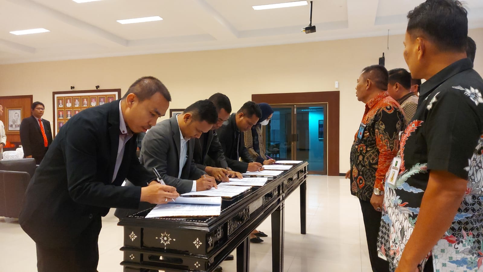 LBH FH Unilak Menandatangani Kontrak Bantuan Hukum dan 13 Organisasi Bantuan Hukum Lainnya Yang Terakreditasi di Provinsi Riau dengan Kanwilkumham Wilayah Riau tahun Anggaran 2023. 