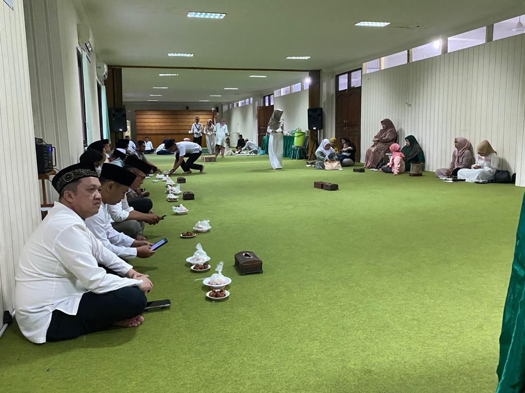 Civitas Akademika FH Unilak menyelenggarakan Buka Puasa Bersama dan Ceramah Agama 