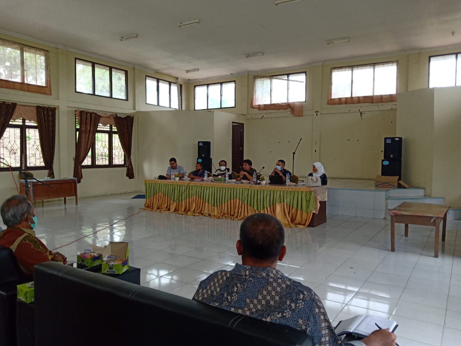 Muhammad Azani, S.Th.I., M.S.I., dan Hasan Basri, S.Ag.,S.H.,M.H., Menjadi Narasumber Dalam Kegiatan Penyuluhan Hukum Di Kantor Camat Kerinci Kanan