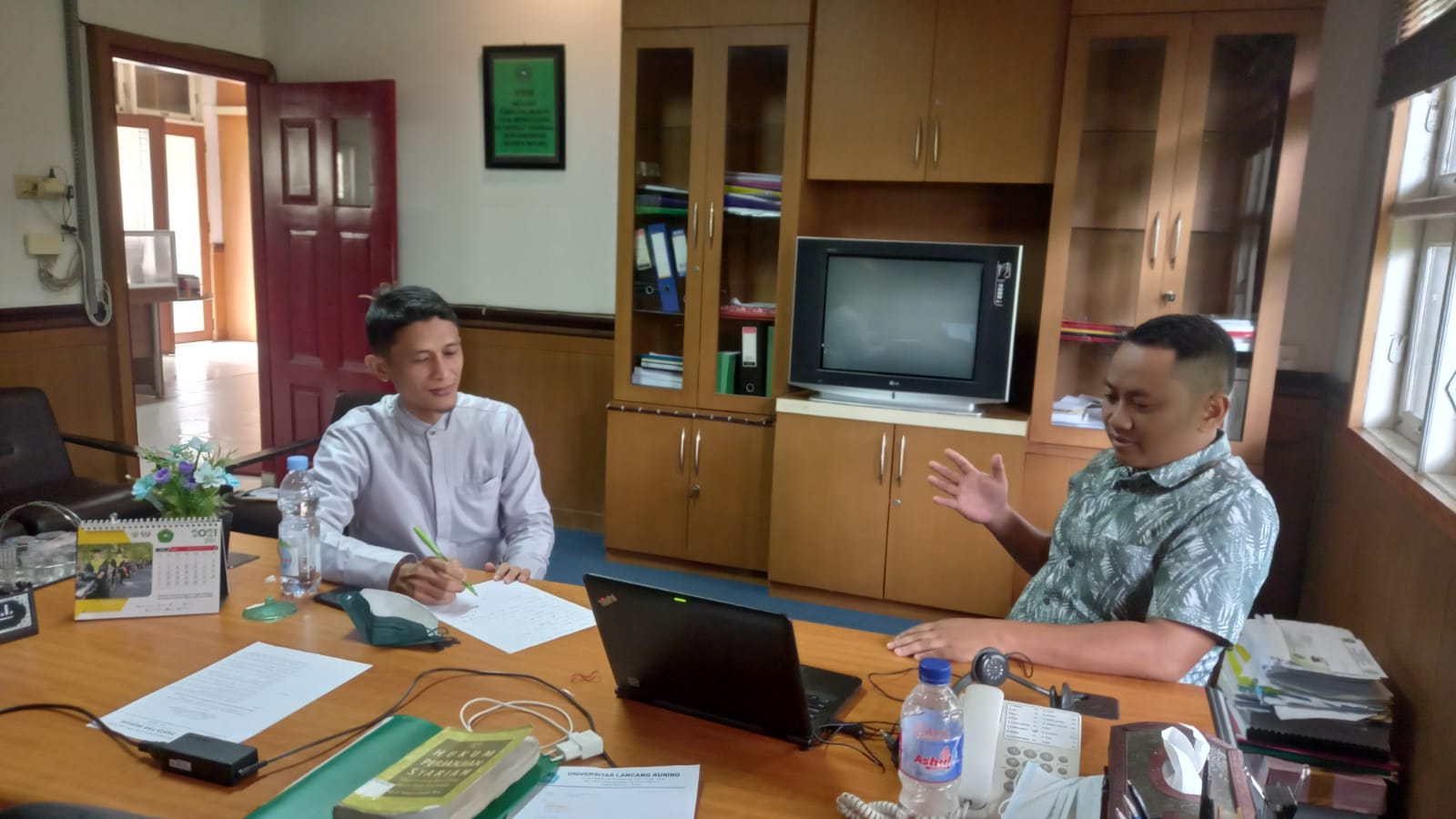  Wakil Dekan 1 FH Unilak, Muhammad Azani, S.Th.I.,M.S.I. Menerima Kunjungan Mahasiswa S3 Universitas Islam Negeri (UIN) Suska Riau, 