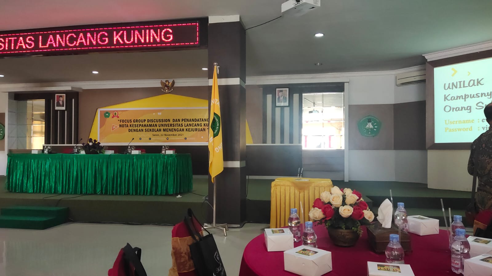 Wakil Dekan 3 FH Unilak menjadi Peserta  FGD dengan Kepala SMK Se Pekanbaru