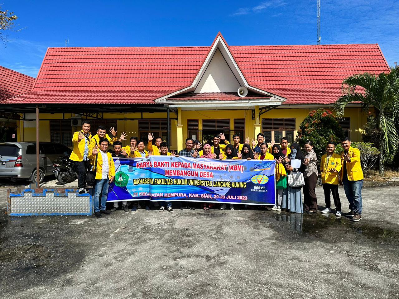 Kelompok 5 Tim KBM FH unilak Berikan Penyuluhan Hukum  Berkaitan Tentang Pemilu Di SMKN 1 Mempura Siak