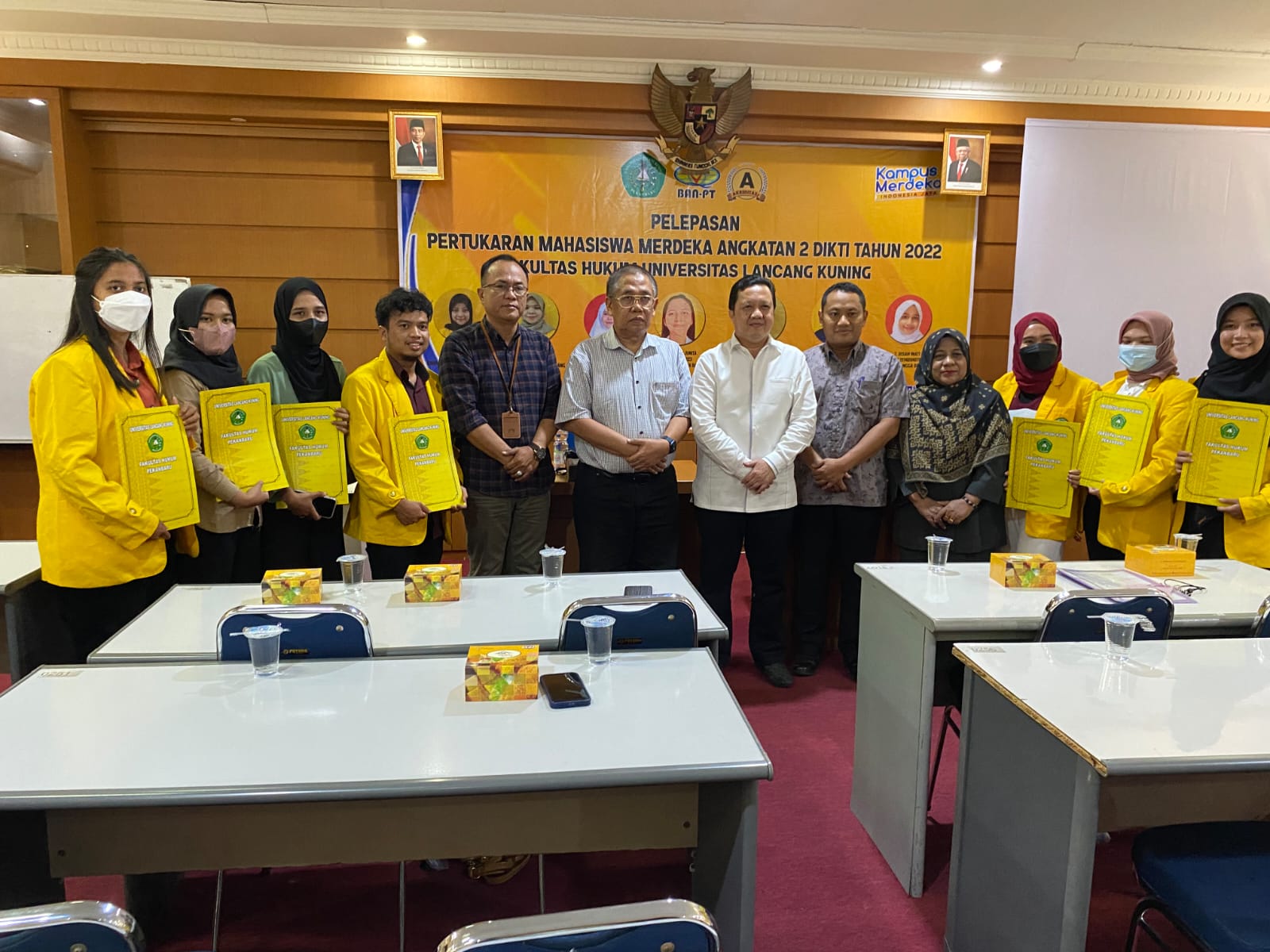 Pelepasan dan Pembekalan oleh Pimpinan FH Unilak Kepada Mahasiswa Yang Lolos Program PMM 2 Tahun 2022
