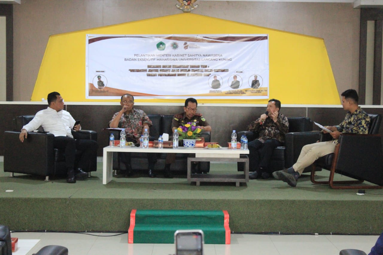 Dekan FH Menjadi Narasumber Dalam Kegiatan Diskusi Dialog Kebangsaan Yang Diadakan BEM Unilak.